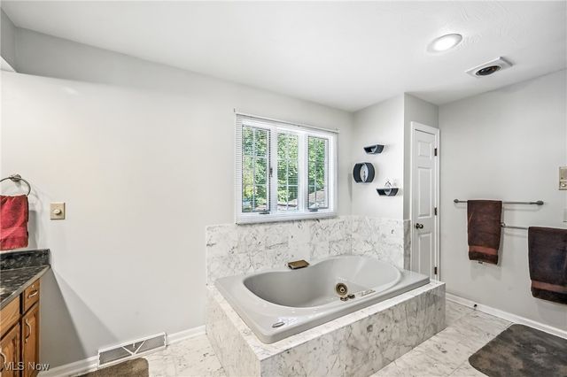 3682 Sperone Drive, Canfield, OH 44406