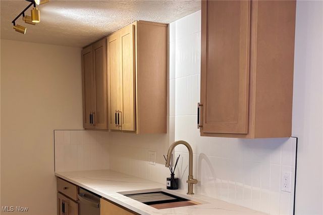 9821 Sunrise Boulevard o1, North Royalton, OH 44133