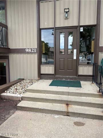 9821 Sunrise Boulevard o1, North Royalton, OH 44133