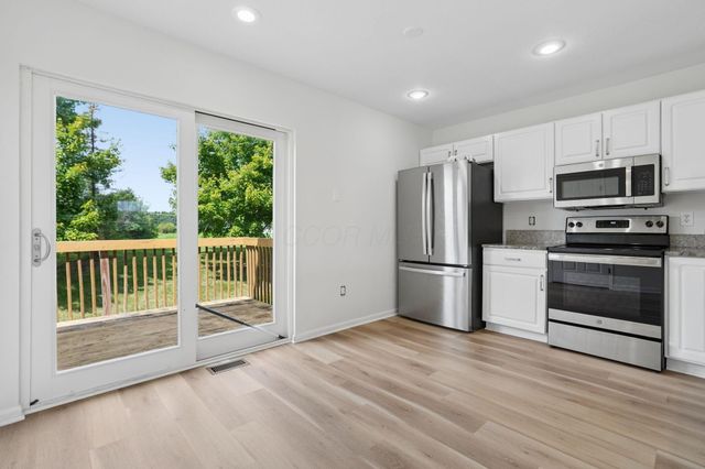 1079 Shady Lake Drive, Columbus, OH 43228