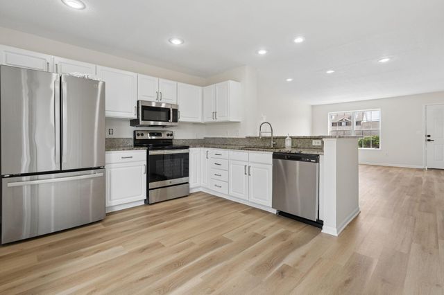 1079 Shady Lake Drive, Columbus, OH 43228