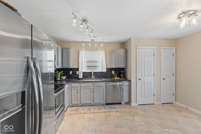 3492 Limelight Lane, Whitestown, IN 46075