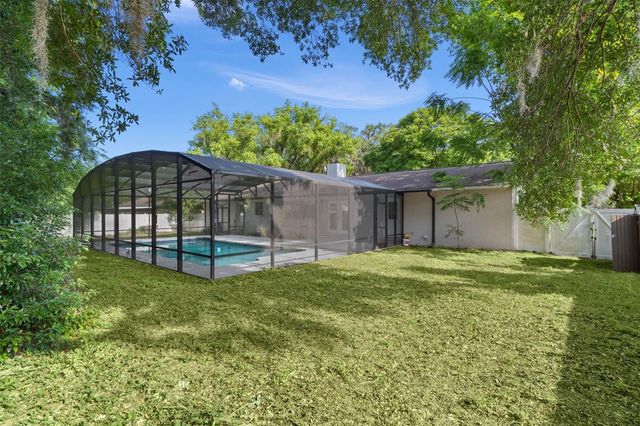 307 W BERCKMAN STREET, Fruitland Park, FL 34731