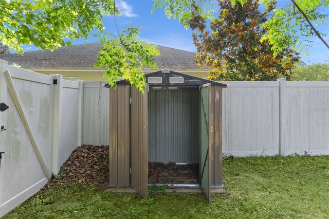 307 W BERCKMAN STREET, Fruitland Park, FL 34731