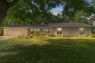 307 W BERCKMAN STREET, Fruitland Park, FL 34731