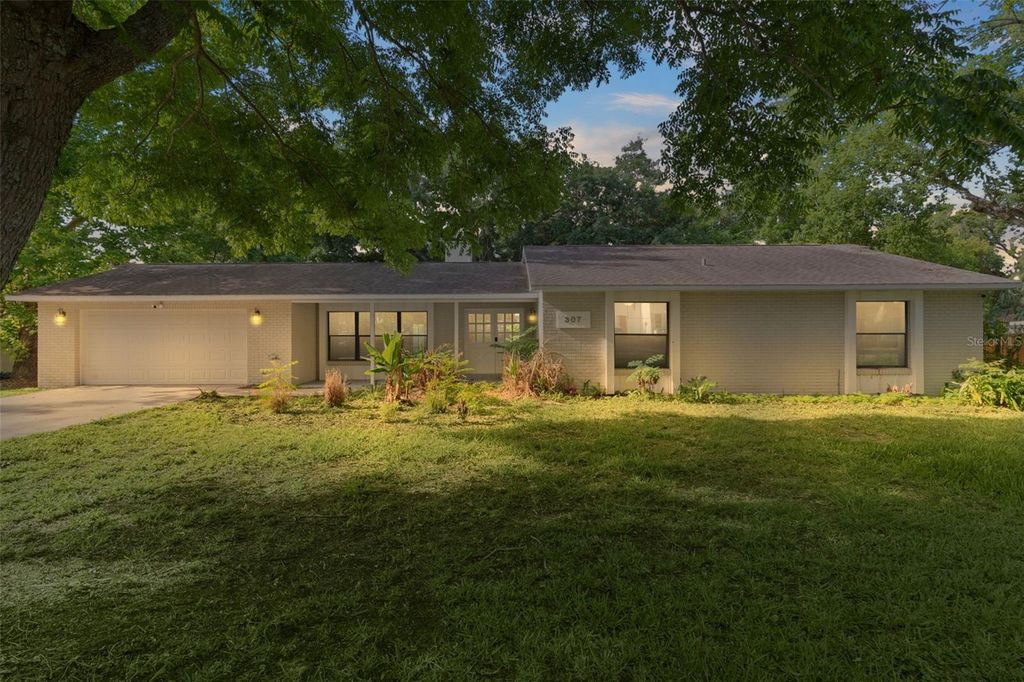 Image 1 of property listing at 307 W BERCKMAN STREET, Fruitland Park, FL 34731