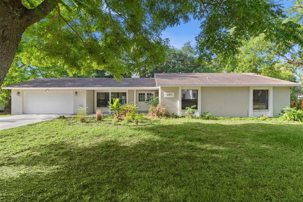 Image 3 of property listing at 307 W BERCKMAN STREET, Fruitland Park, FL 34731