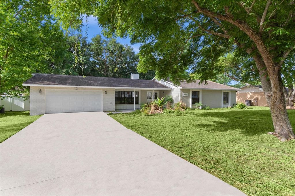Image 4 of property listing at 307 W BERCKMAN STREET, Fruitland Park, FL 34731