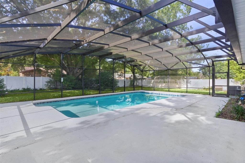 Image 31 of property listing at 307 W BERCKMAN STREET, Fruitland Park, FL 34731