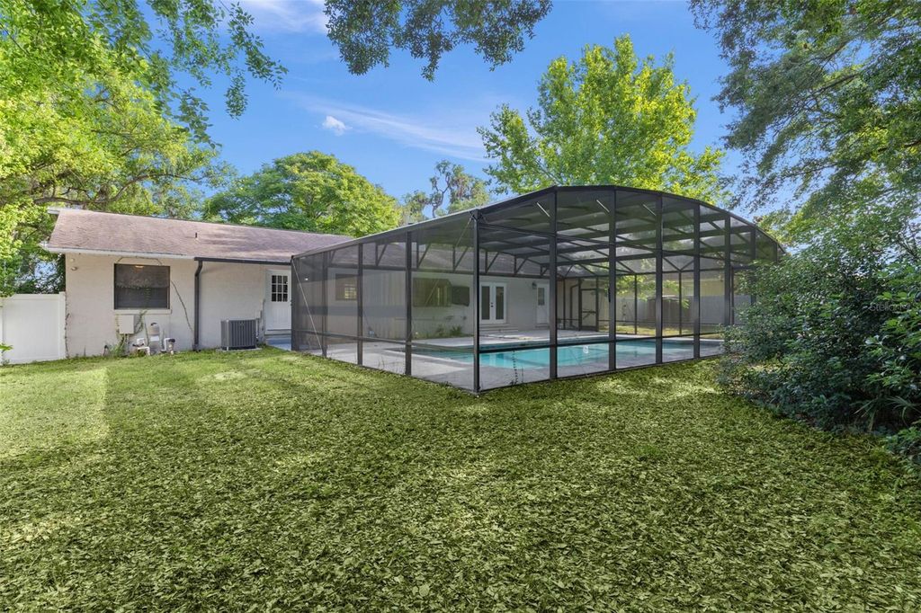 Image 33 of property listing at 307 W BERCKMAN STREET, Fruitland Park, FL 34731
