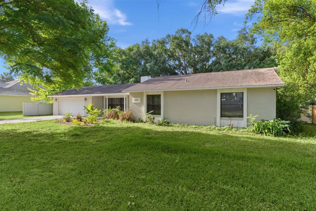 Image 5 of property listing at 307 W BERCKMAN STREET, Fruitland Park, FL 34731