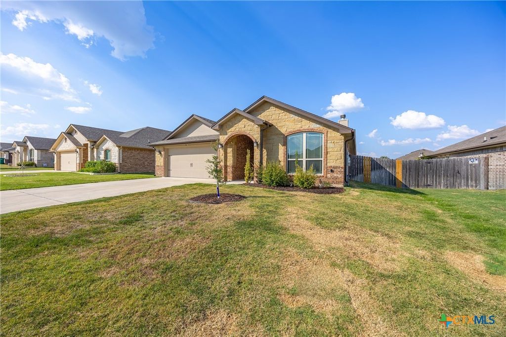 Image 2 of property listing at 3220 Victoria Meadow Drive, Belton, TX 76513