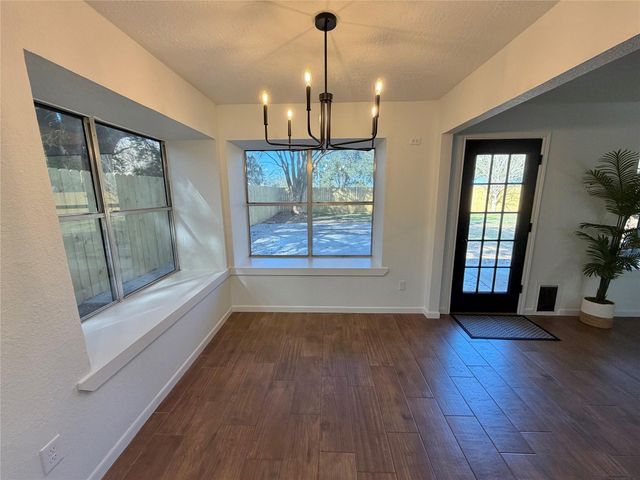 1017 Crossing Road, Angleton, TX 77515