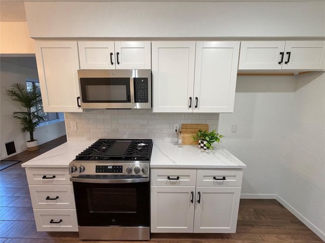 1017 Crossing Road, Angleton, TX 77515