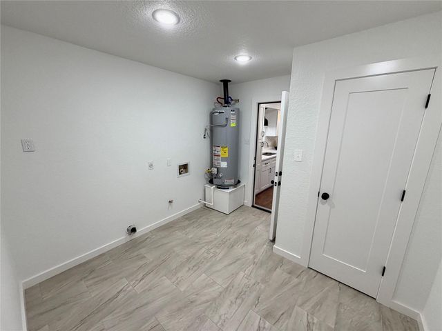 1017 Crossing Road, Angleton, TX 77515