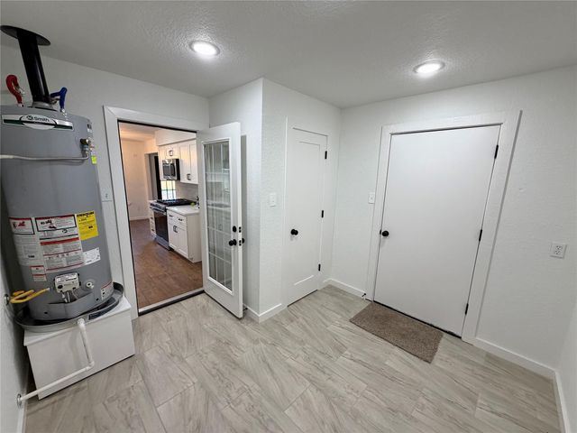 1017 Crossing Road, Angleton, TX 77515