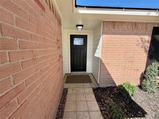 1017 Crossing Road, Angleton, TX 77515