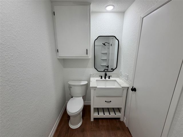 1017 Crossing Road, Angleton, TX 77515