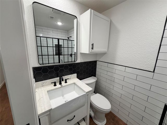 1017 Crossing Road, Angleton, TX 77515