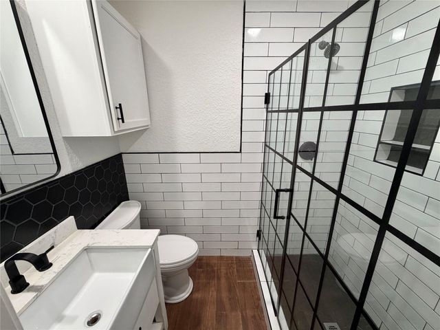 1017 Crossing Road, Angleton, TX 77515