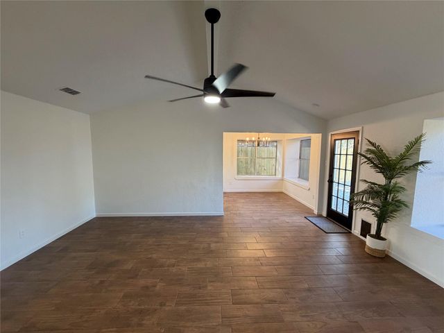 1017 Crossing Road, Angleton, TX 77515