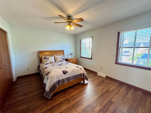 4010 GREENWAY Drive, Erie, PA 16506