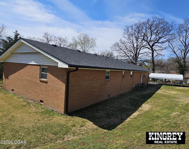 730 E 17th Street Place, Baxter Springs, KS 66713