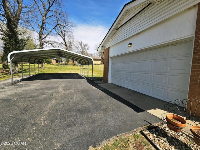 730 E 17th Street Place, Baxter Springs, KS 66713