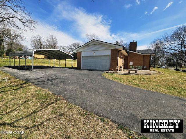 730 E 17th Street Place, Baxter Springs, KS 66713