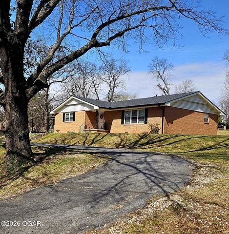 730 E 17th Street Place, Baxter Springs, KS 66713