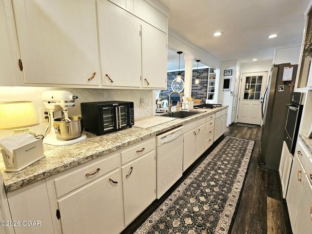 730 E 17th Street Place, Baxter Springs, KS 66713