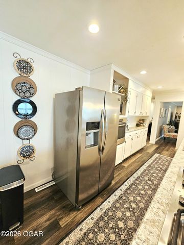 730 E 17th Street Place, Baxter Springs, KS 66713