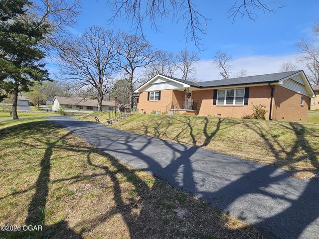 730 E 17th Street Place, Baxter Springs, KS 66713