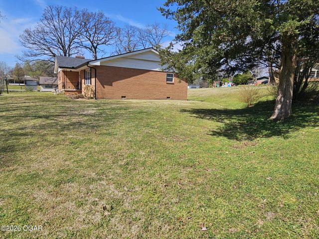 730 E 17th Street Place, Baxter Springs, KS 66713