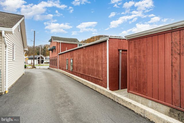 18 E SUNBURY ST, Minersville, PA 17954