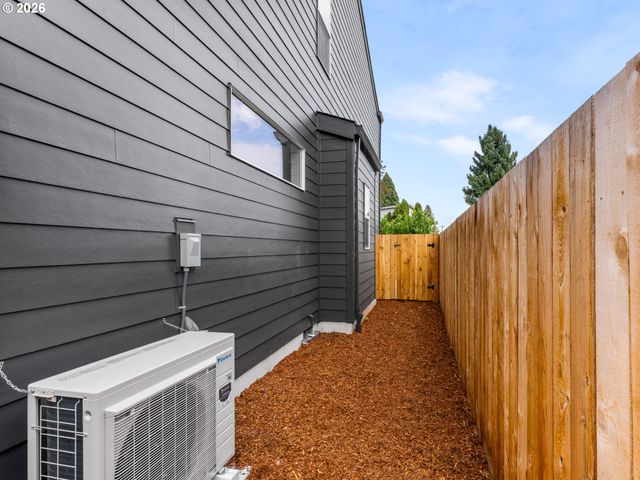 9298 N New York Ave 6, Portland, OR 97203