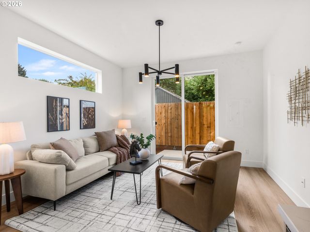 9298 N New York Ave 6, Portland, OR 97203