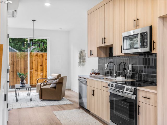 9298 N New York Ave 6, Portland, OR 97203
