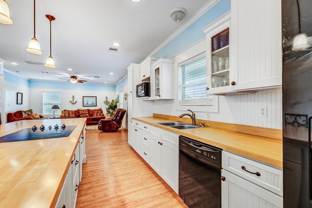 935 Clara Street, Crystal Beach, TX 77650