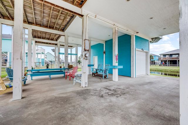 935 Clara Street, Crystal Beach, TX 77650