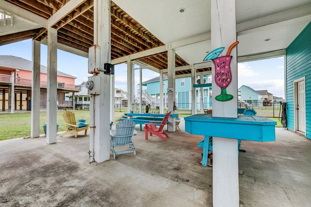 935 Clara Street, Crystal Beach, TX 77650