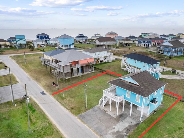 935 Clara Street, Crystal Beach, TX 77650