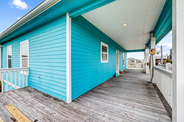 935 Clara Street, Crystal Beach, TX 77650