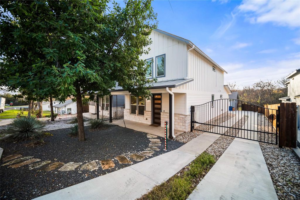 1206 Deloney ST B, Austin, TX 78721