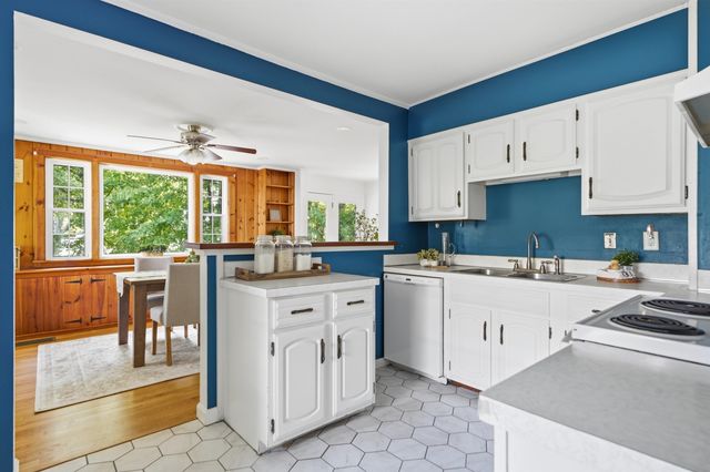 7 Wood Street, Nashua, NH 03064