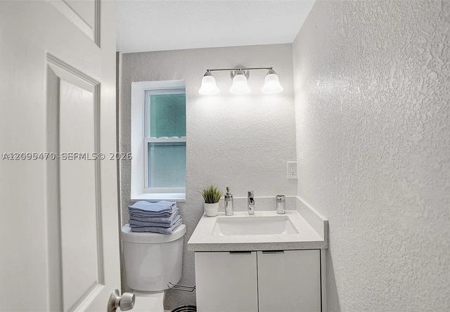 760 NE 152nd St 0, Miami, FL 33162