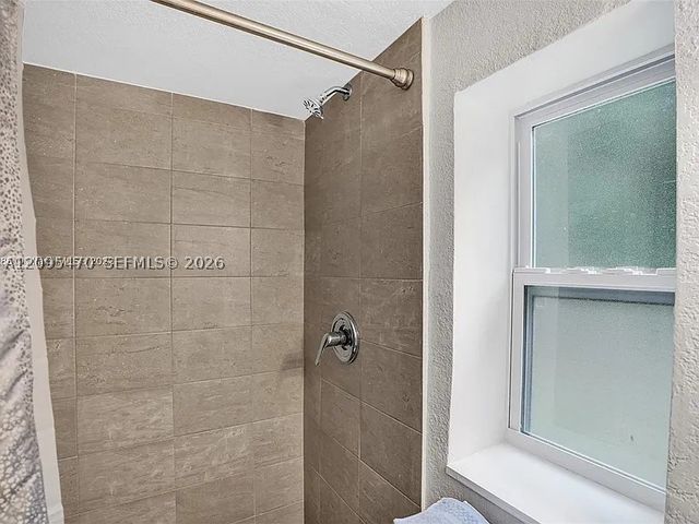 760 NE 152nd St 0, Miami, FL 33162