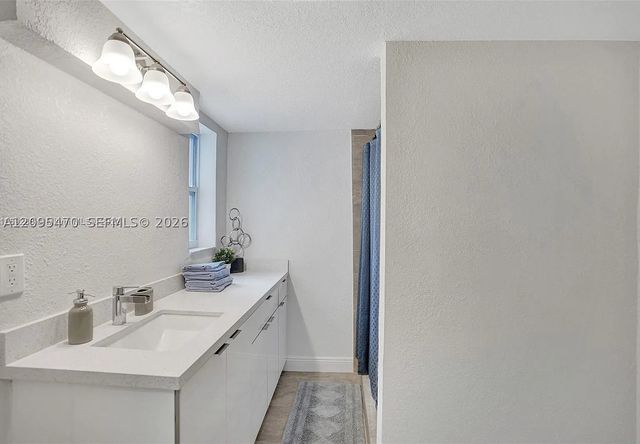 760 NE 152nd St 0, Miami, FL 33162