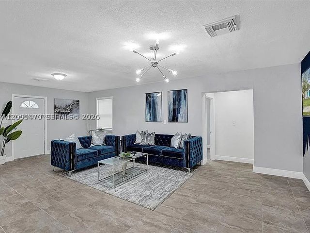 760 NE 152nd St 0, Miami, FL 33162