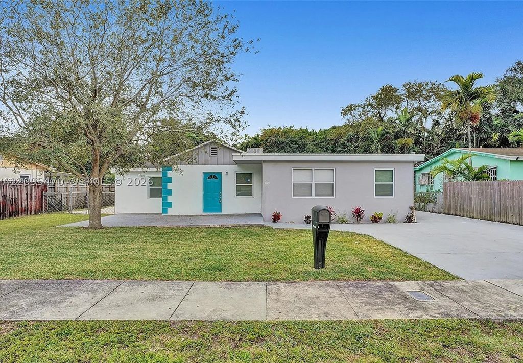 760 NE 152nd St 0, Miami, FL 33162